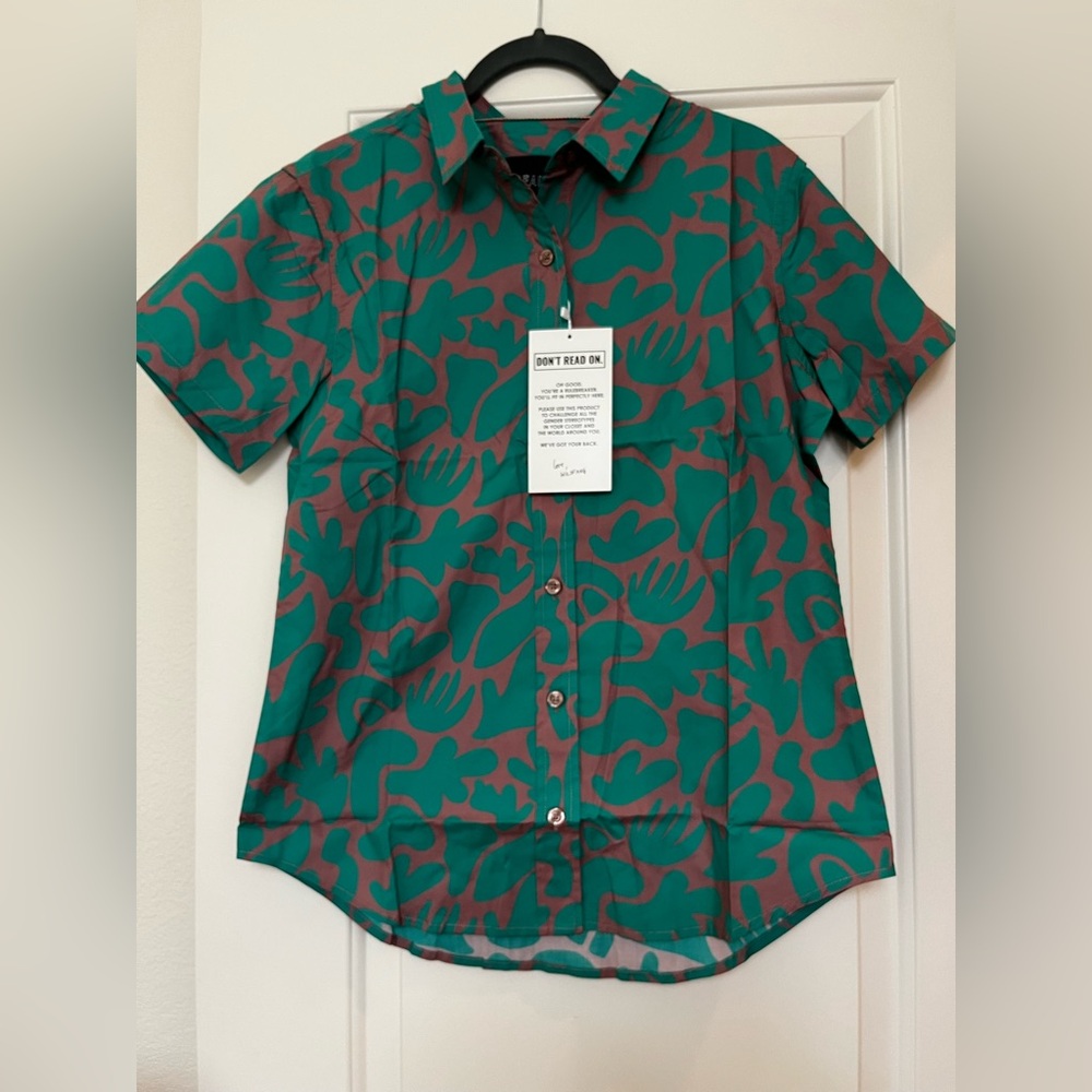 NWT Wildfang The Essential Short Sleeve Button Up Abstract Small